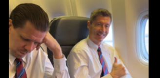 Tak Lewy i Szczęsny podróżują na mecz LM ze Slavią xD [VIDEO]